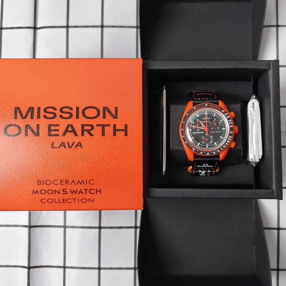 Swatch x Omega MoonSwatch Mission to Earth Lava - Picture 2 of 6